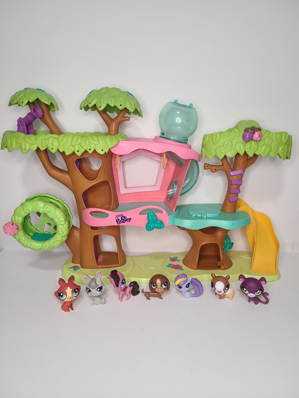 Littlest Pet Shop LPS Magic Motion Tree House Playset & 7 Pets (READ)